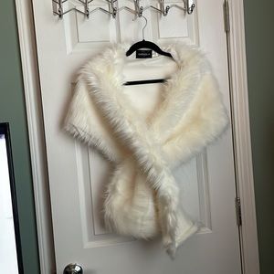 Caracilia Women’s Faux Fur Shawl